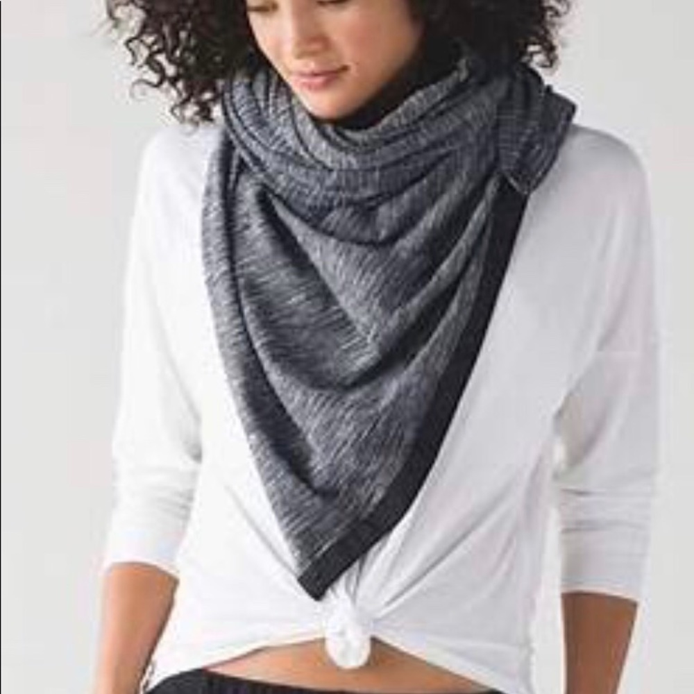 Lululemon Black/White Vinyasa Scarf/Wrap